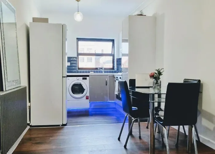 Beautiful Modern Apartment On Wick Lane