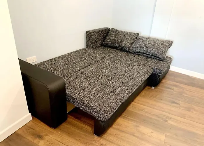 Beautiful Modern Apartment On Wick Lane